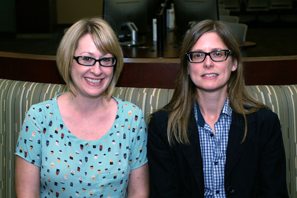 Lori Walter (right) with Centre for Scholarly Communication Coordinator Amanda Brobbel.