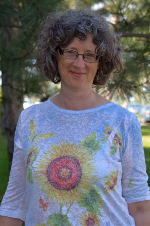 Creative Writing Associate Professor Nancy Holmes