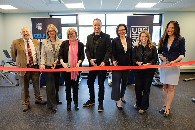 Carla Qualtrough, Minister of Public Services and Procurement and Accessibility and Kelowna—Lake Country MP Stephen Fuhr are surrounded by UBC Okanagan researchers as they cut the ribbon at the official building opening.