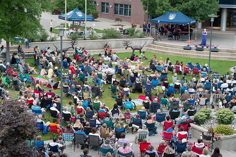 The annual opera under the stars event at UBC Okanagan draws a large crowd to UBCO’s central courtyard. 