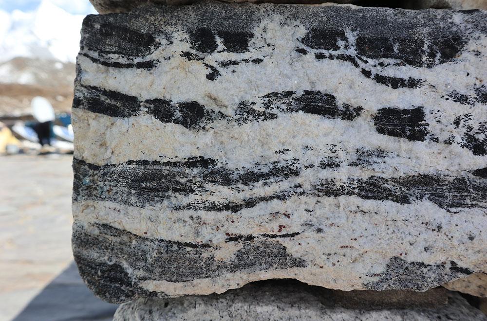 Leucogranite stone