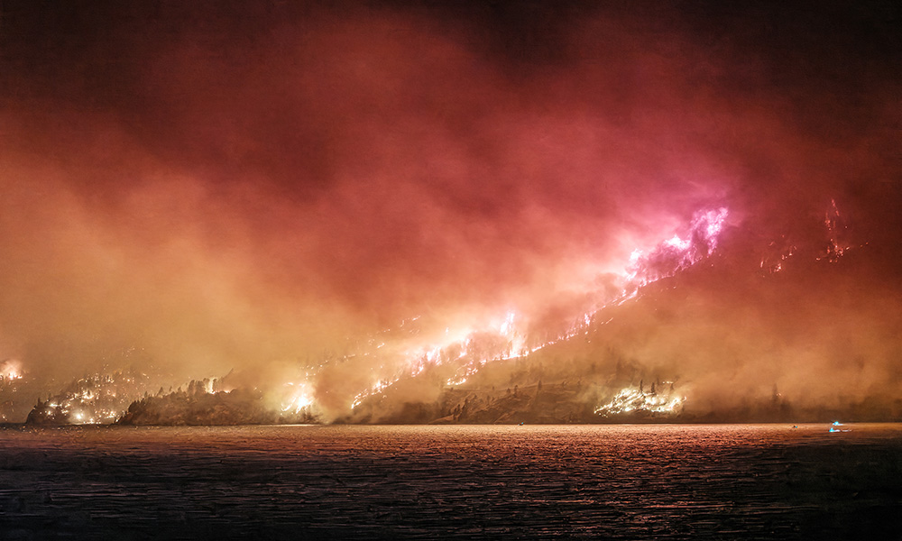 A photo of an Okanagan hillside burning during the 2023 McDougall Creek fire.  